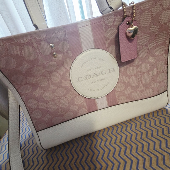 Coach Dempsey carryall in signature pink tote purse - Picture 16 of 16